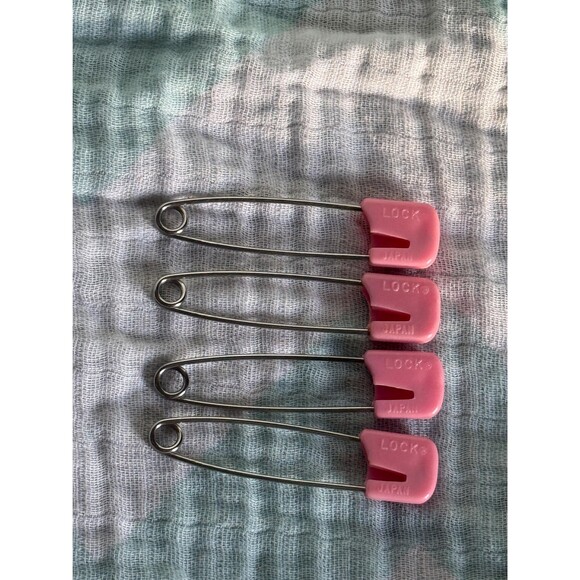 1980s Safety Pins - Little Pink (4) Diaper Decor - Picture 4 of 4
